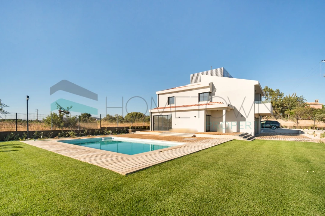 Moradia T5 para Venda em Quarteira Foto 41