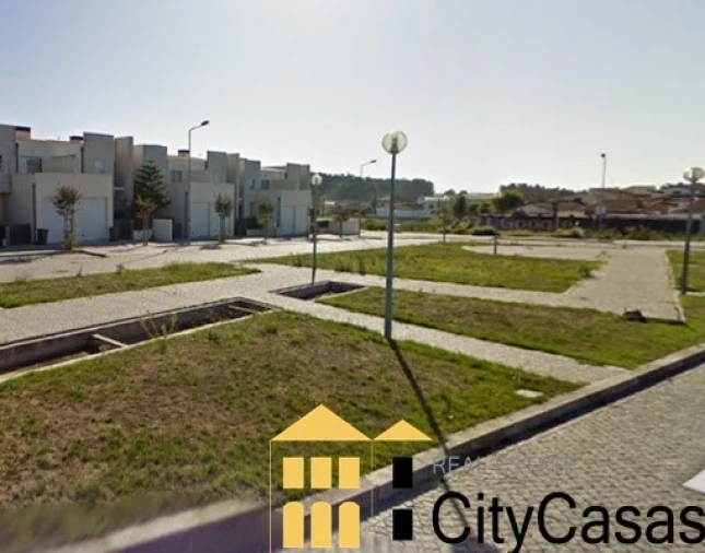 Terreno para Venda em Castêlo da Maia Foto 1