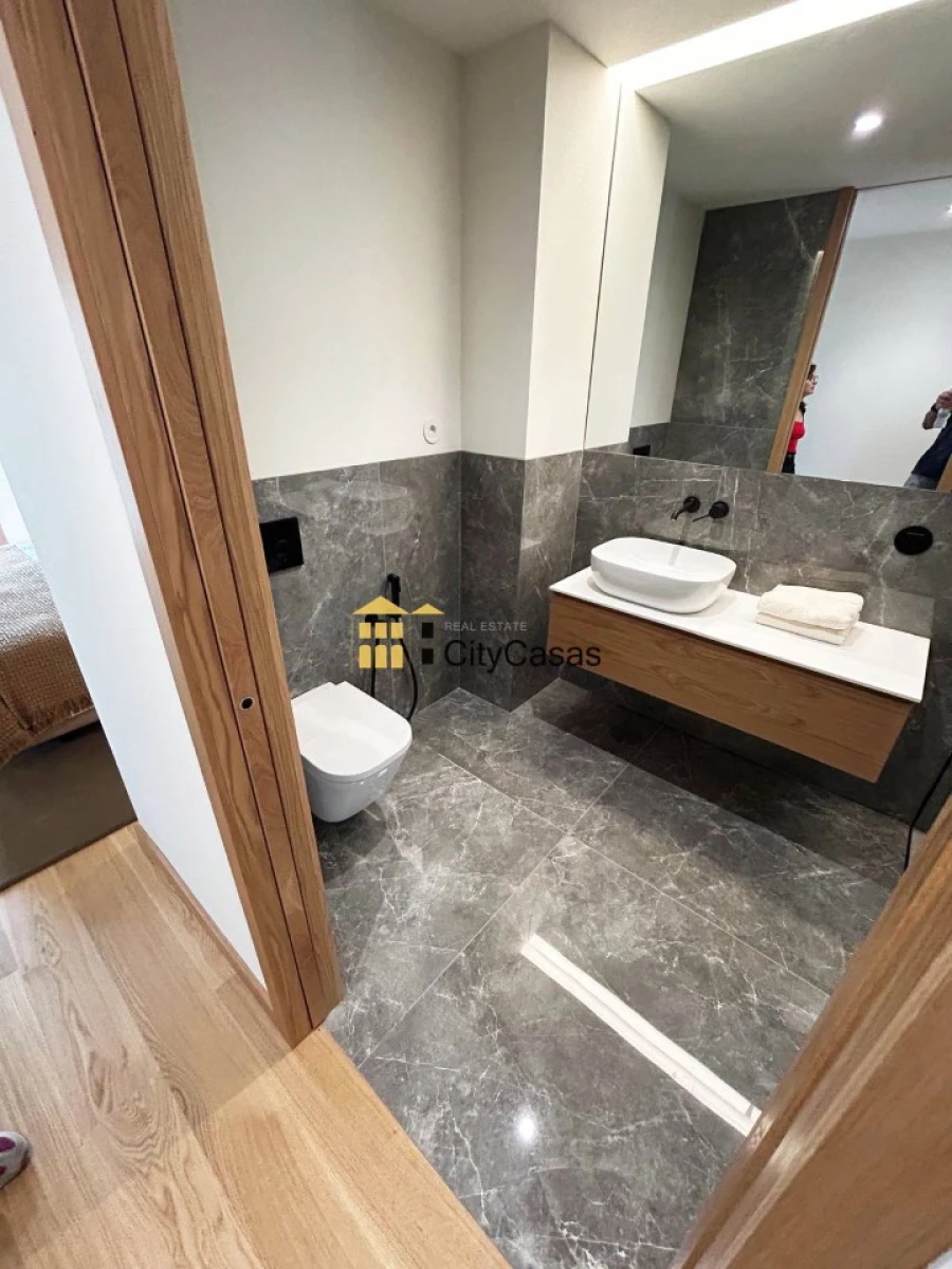 Apartamento T1 para Venda em Cedofeita, Santo Ildefonso, Sé, Miragaia, São Nicolau e Vitória Foto 3