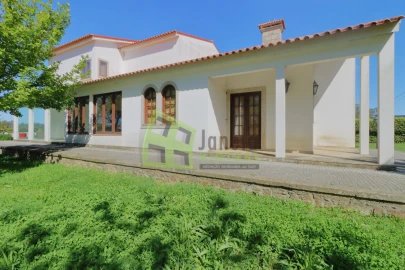 Moradia T5 para Venda em Barqueiros