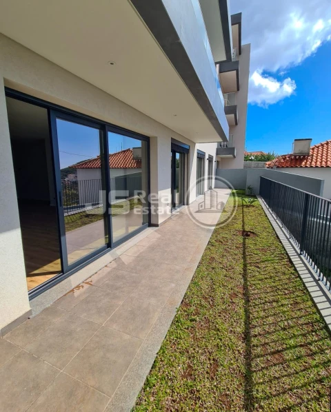 Apartamento T3 para Venda em Estreito de Camara de Lobos