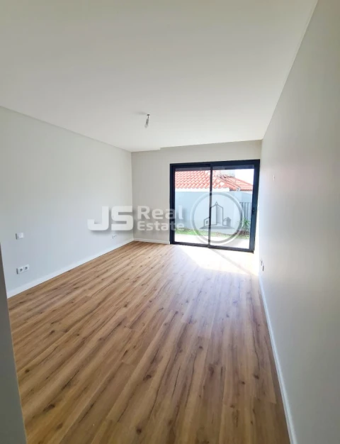 Apartamento T3 para Venda em Estreito de Camara de Lobos