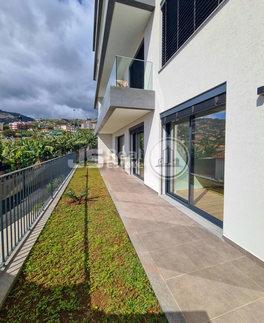 Apartamento T3 para Venda em Estreito de Camara de Lobos Foto 15