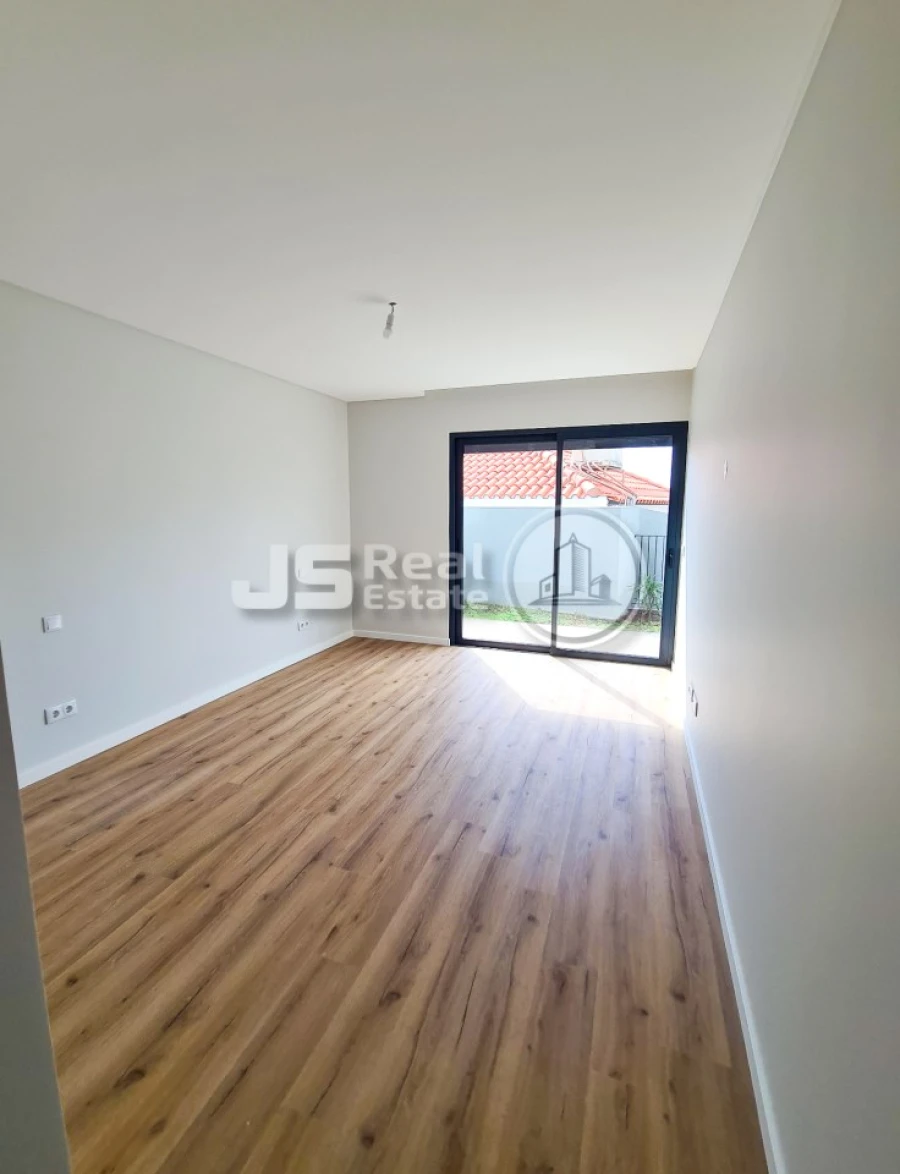 Apartamento T3 para Venda em Estreito de Camara de Lobos Foto 8