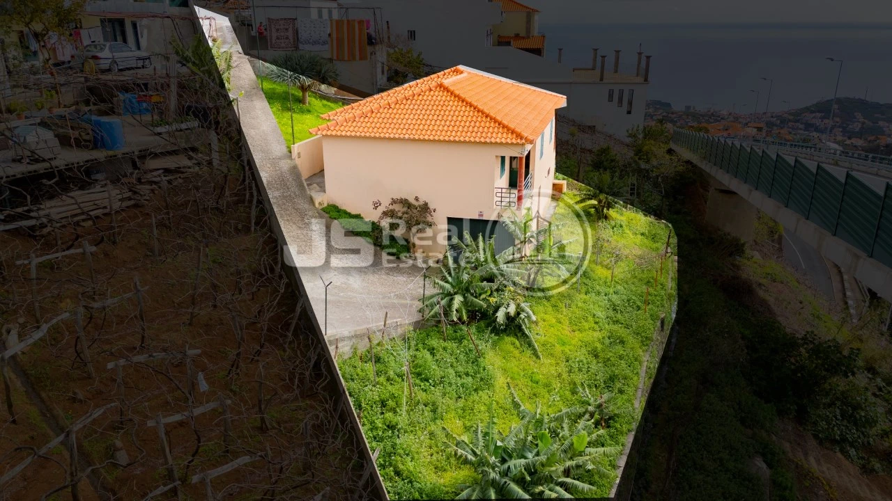 Moradia T3 para Venda em Estreito de Camara de Lobos Foto 5