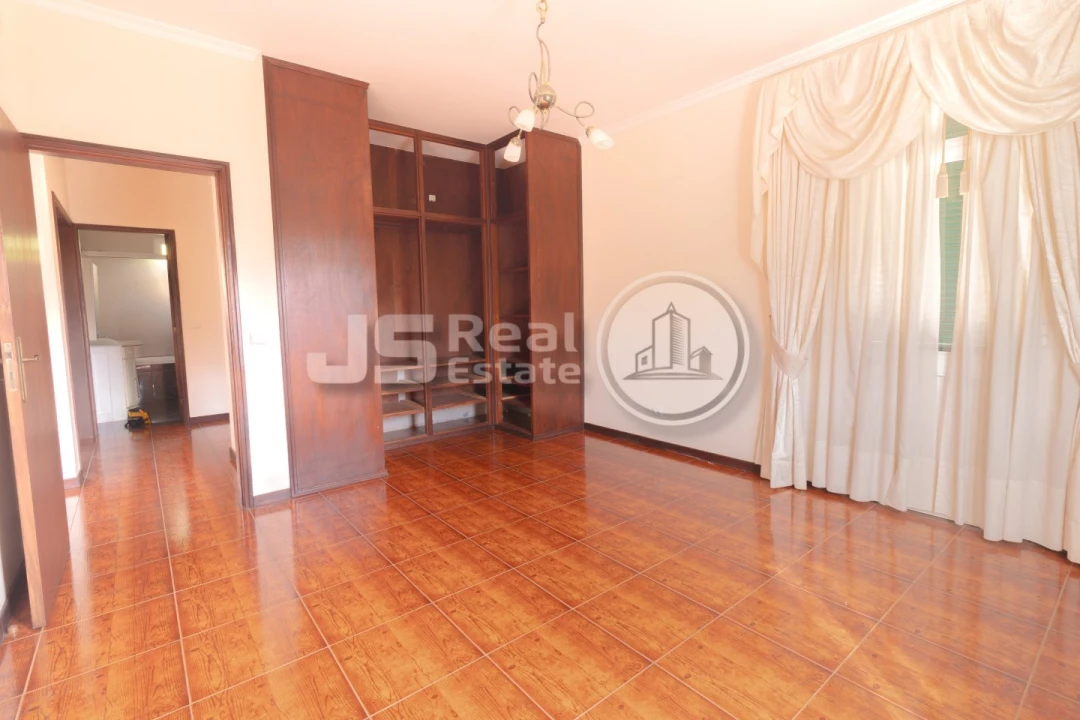 Moradia T3 para Venda em Estreito de Camara de Lobos Foto 14