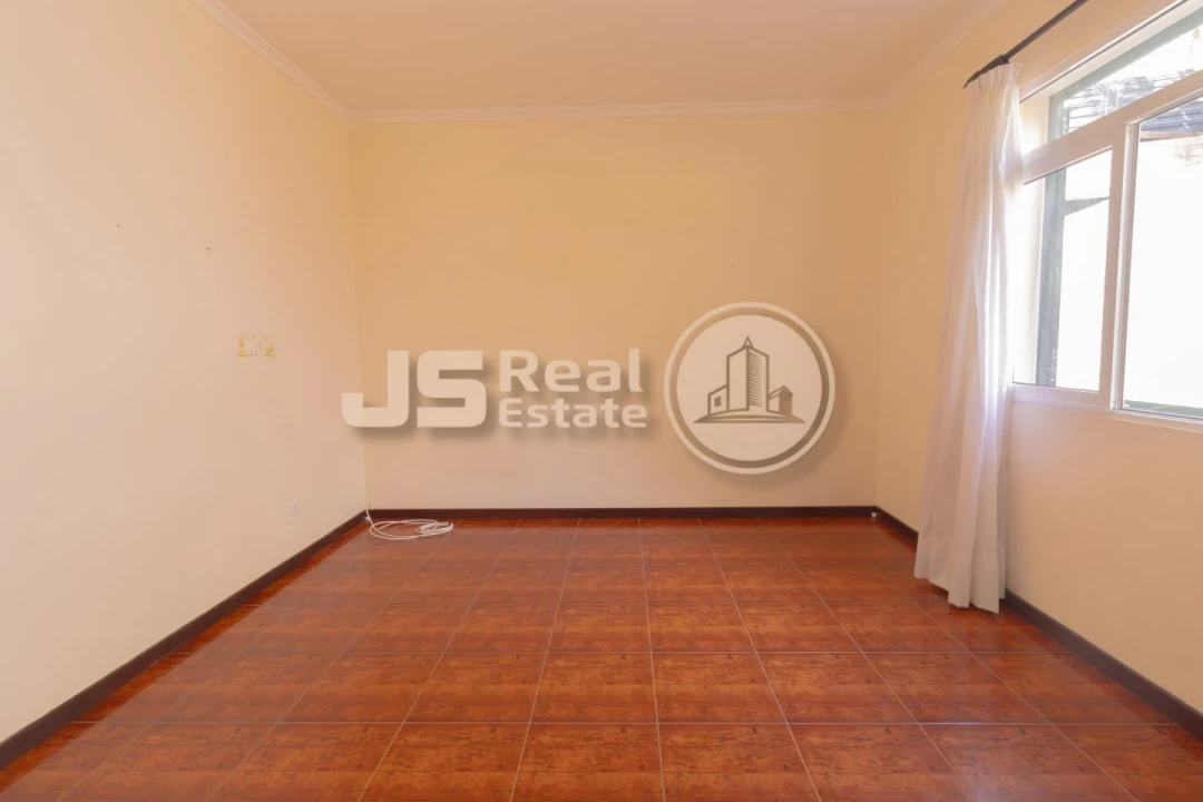 Moradia T3 para Venda em Estreito de Camara de Lobos Foto 15