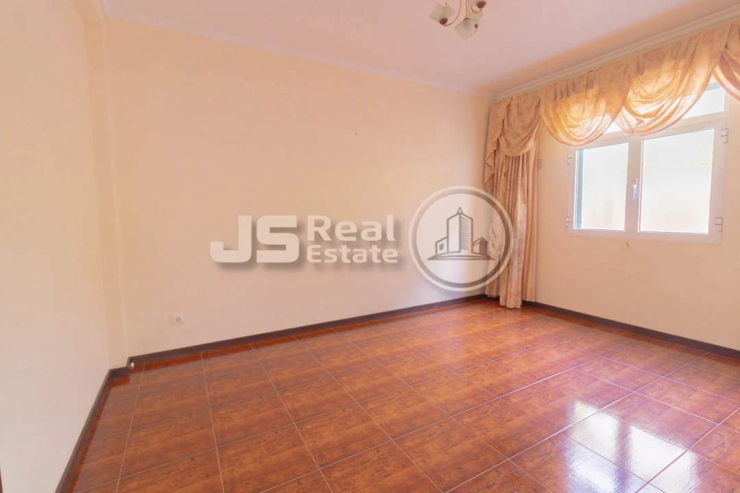 Moradia T3 para Venda em Estreito de Camara de Lobos Foto 17