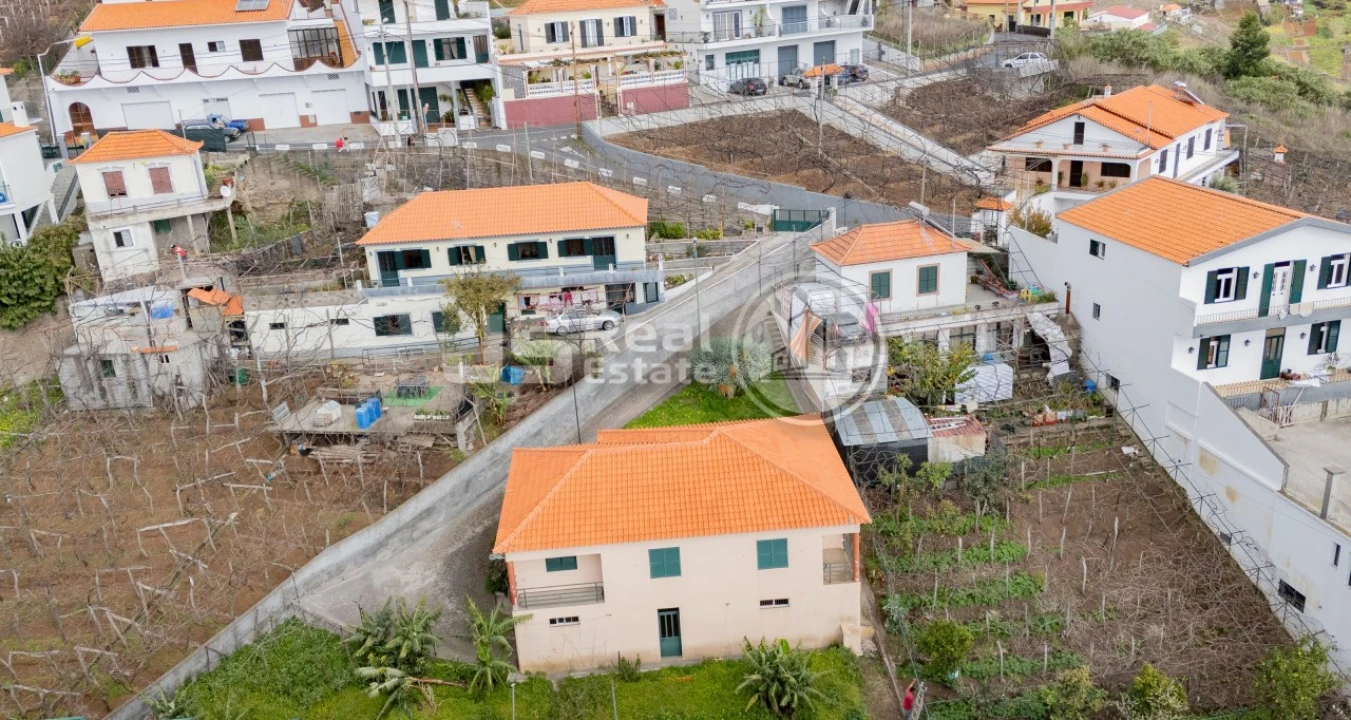 Moradia T3 para Venda em Estreito de Camara de Lobos Foto 26