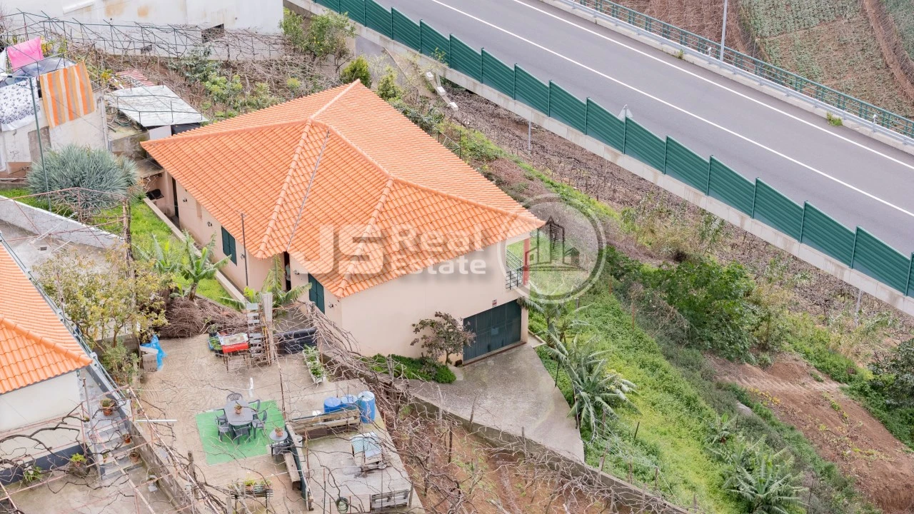 Moradia T3 para Venda em Estreito de Camara de Lobos Foto 30