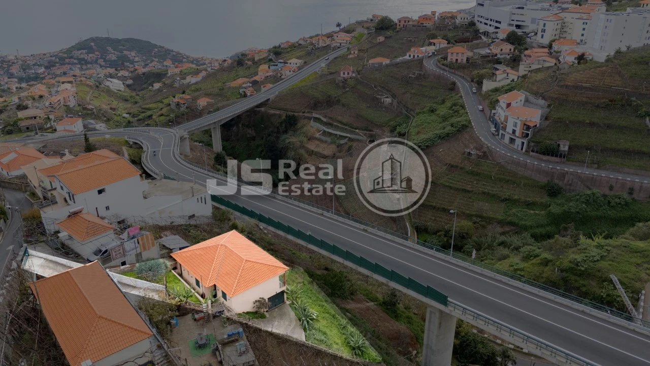 Moradia T3 para Venda em Estreito de Camara de Lobos Foto 32