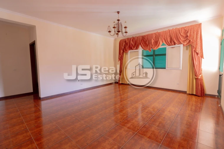 Moradia T3 para Venda em Estreito de Camara de Lobos Foto 7