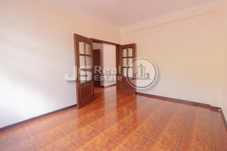 Moradia T3 para Venda em Estreito de Camara de Lobos Foto 9