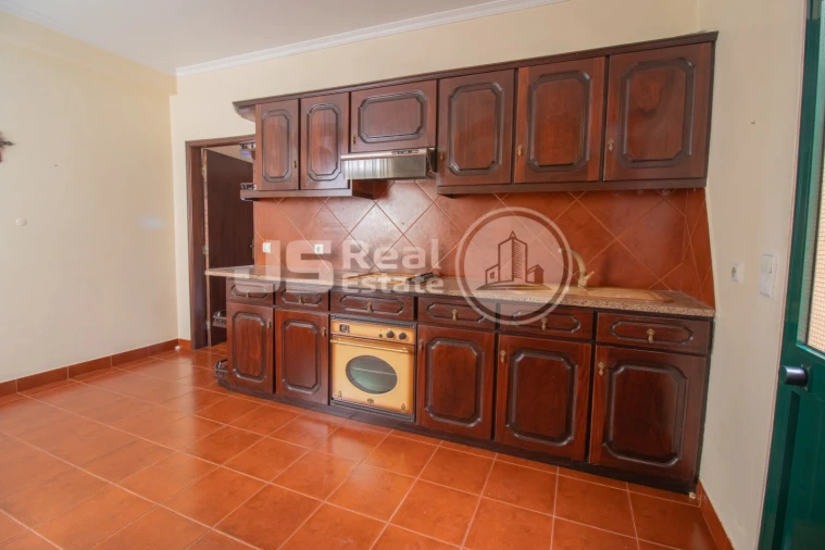 Moradia T3 para Venda em Estreito de Camara de Lobos Foto 10