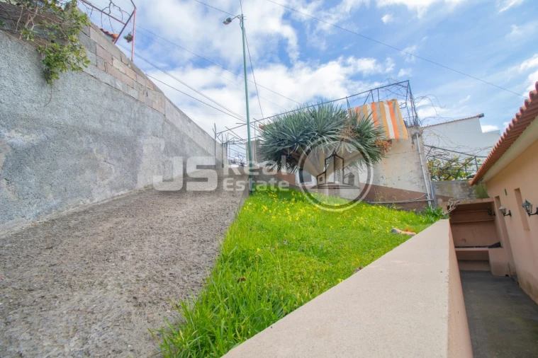 Moradia T3 para Venda em Estreito de Camara de Lobos Foto 19