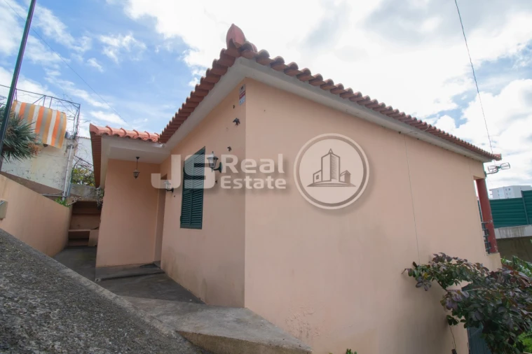 Moradia T3 para Venda em Estreito de Camara de Lobos Foto 21