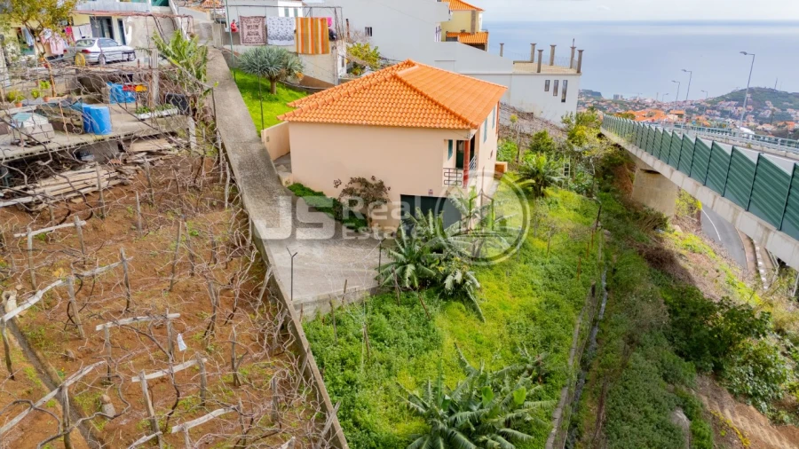 Moradia T3 para Venda em Estreito de Camara de Lobos Foto 25