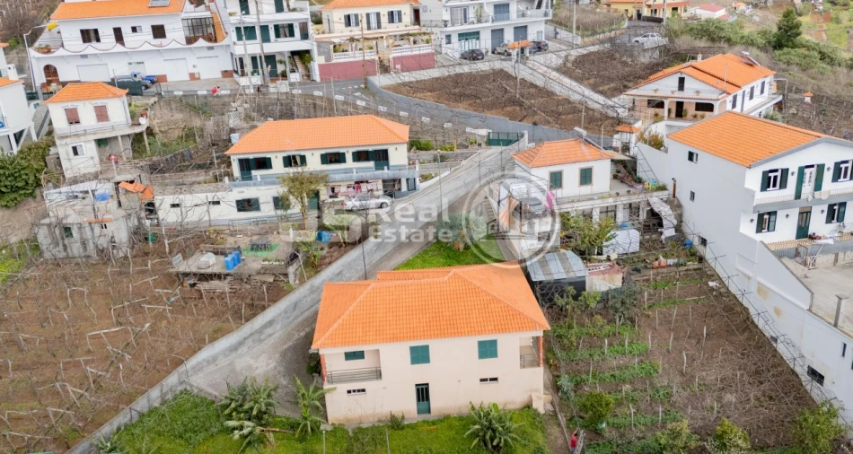 Moradia T3 para Venda em Estreito de Camara de Lobos Foto 26