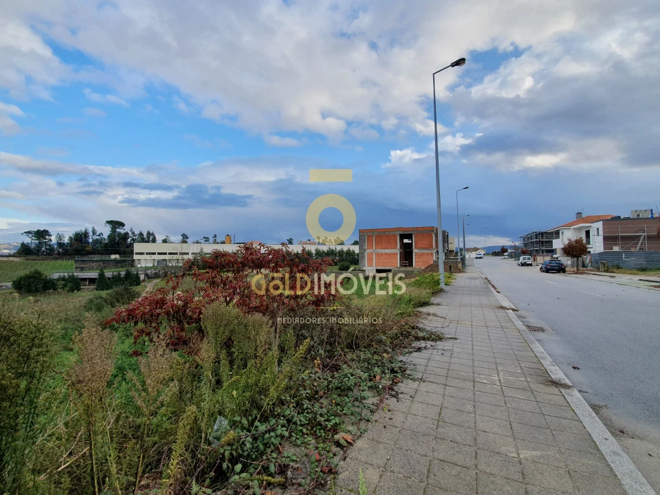 Terreno para Venda em Paredes Foto 2