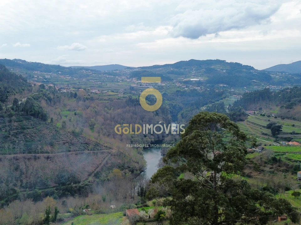 Moradia T0 para Venda em Souselo Foto 4