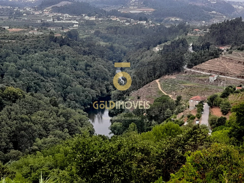 Moradia T0 para Venda em Souselo Foto 12