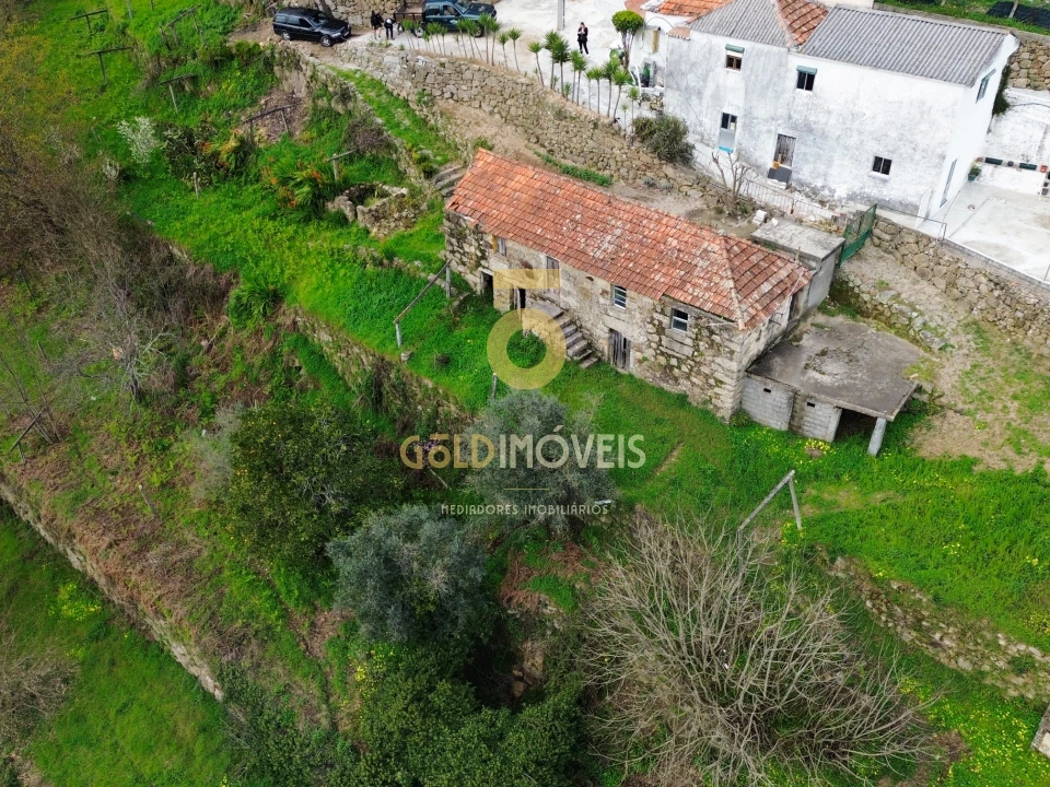 Moradia T0 para Venda em Souselo Foto 1