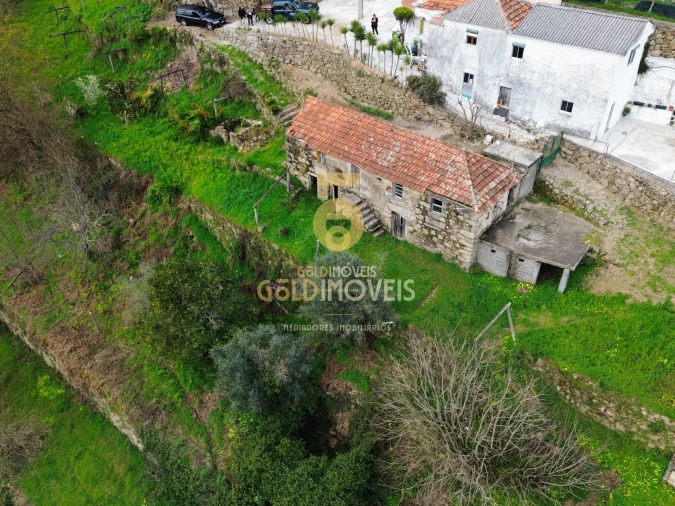 Moradia T0 para Venda em Souselo Foto 1