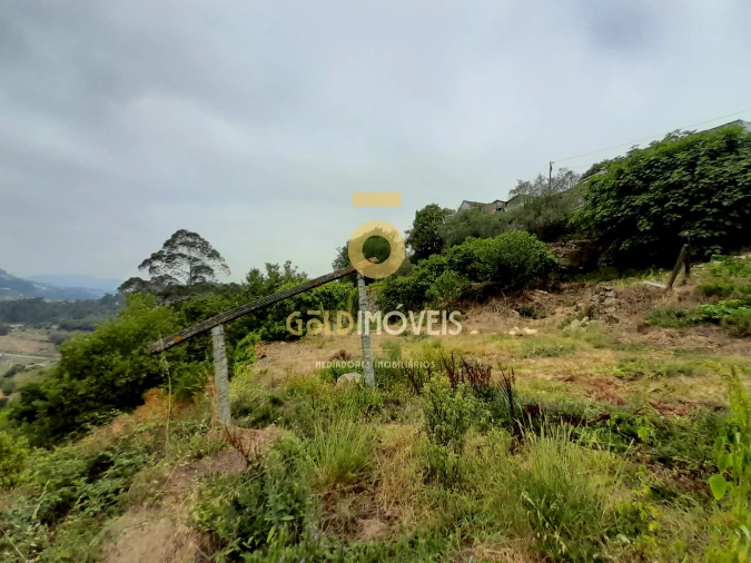 Moradia T0 para Venda em Souselo Foto 11