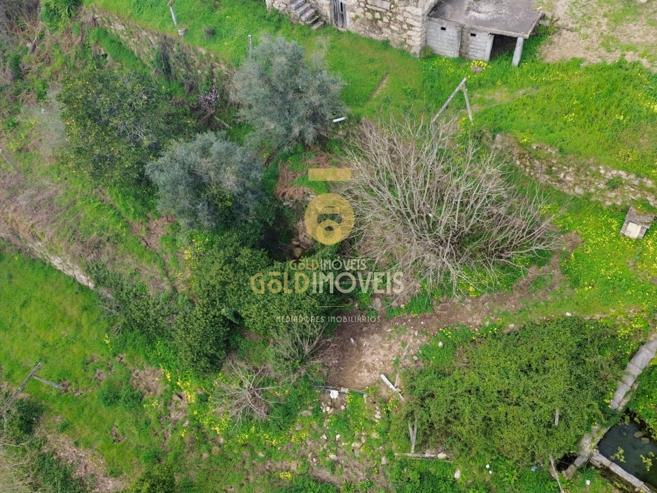 Moradia T0 para Venda em Souselo Foto 2