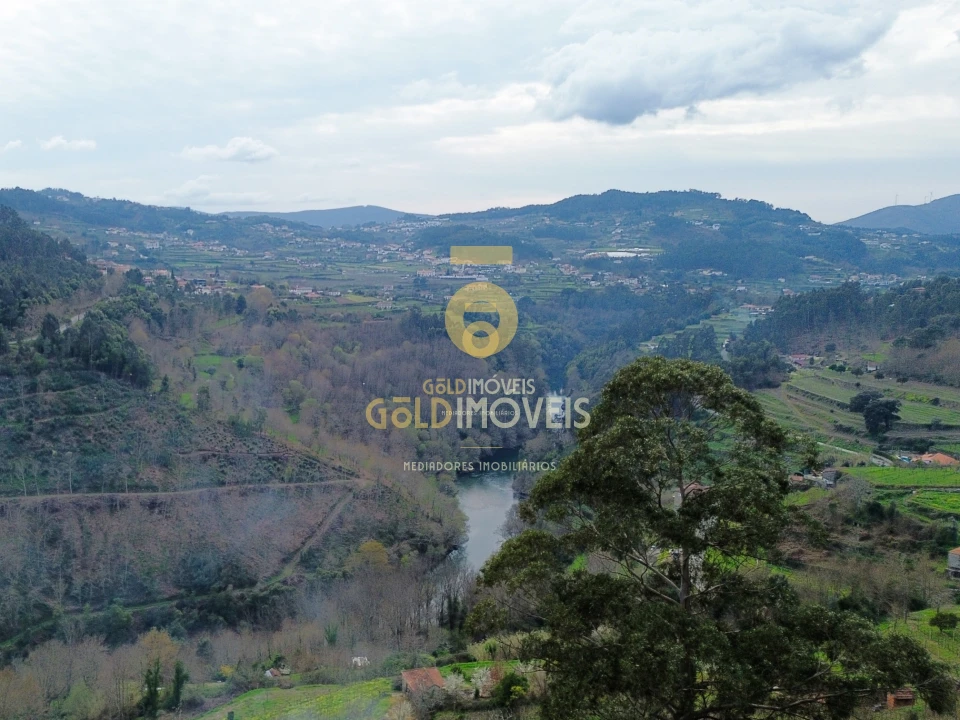 Moradia T0 para Venda em Souselo Foto 4