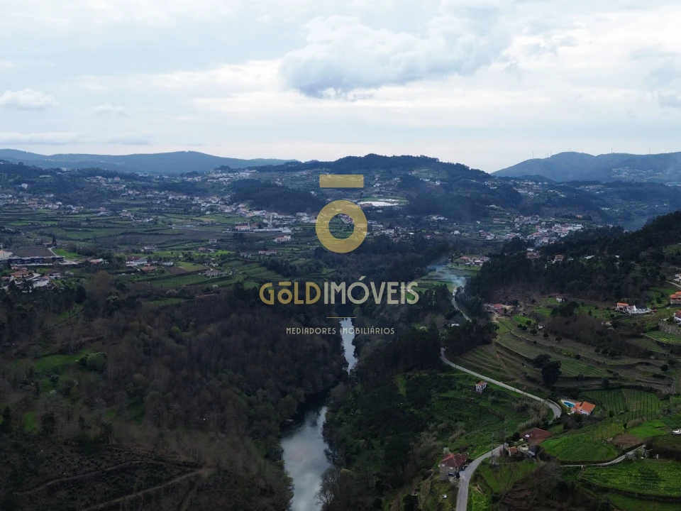 Moradia T0 para Venda em Souselo Foto 8