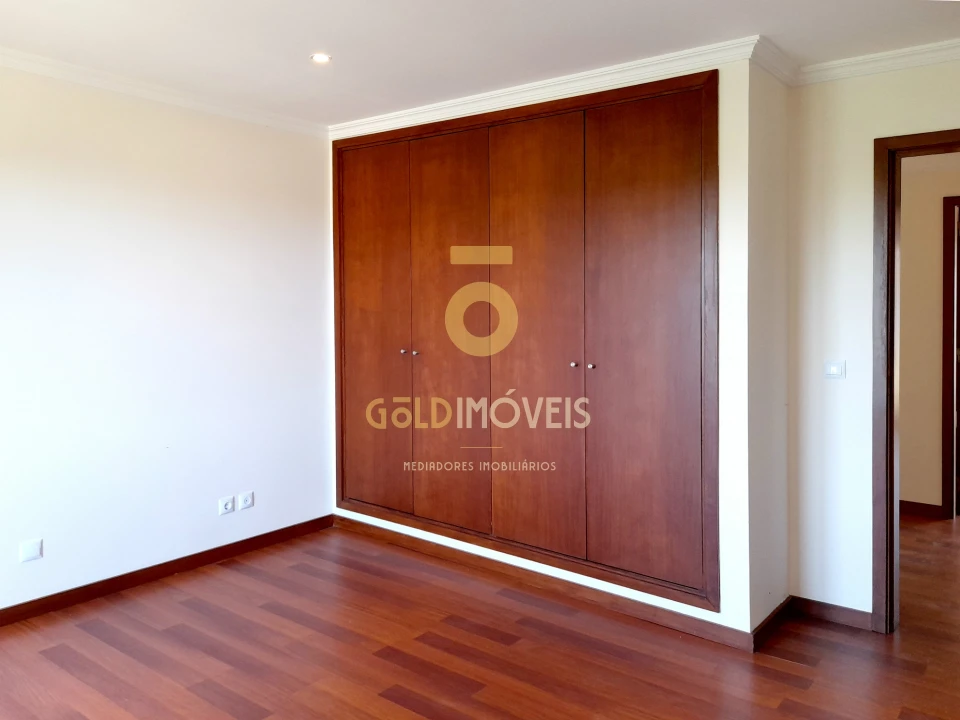 Moradia T3 para Venda em Branca Foto 23