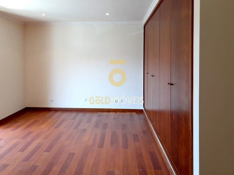 Moradia T3 para Venda em Branca Foto 33