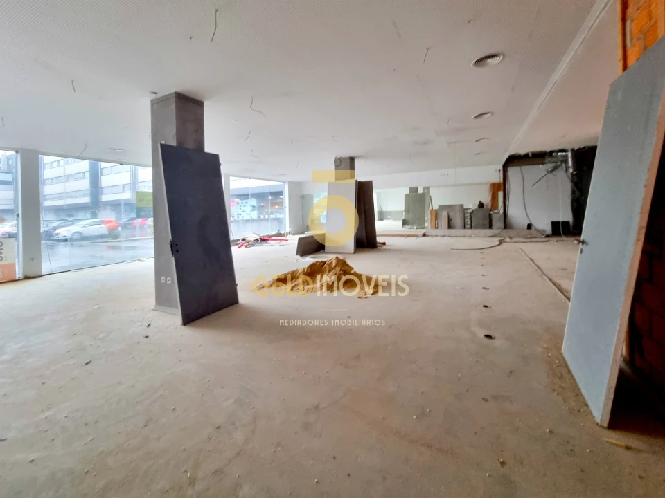 Loja para Venda em Santa Maria da Feira, Travanca, Sanfins e Espargo Foto 1