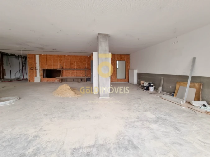 Loja para Venda em Santa Maria da Feira, Travanca, Sanfins e Espargo Foto 3