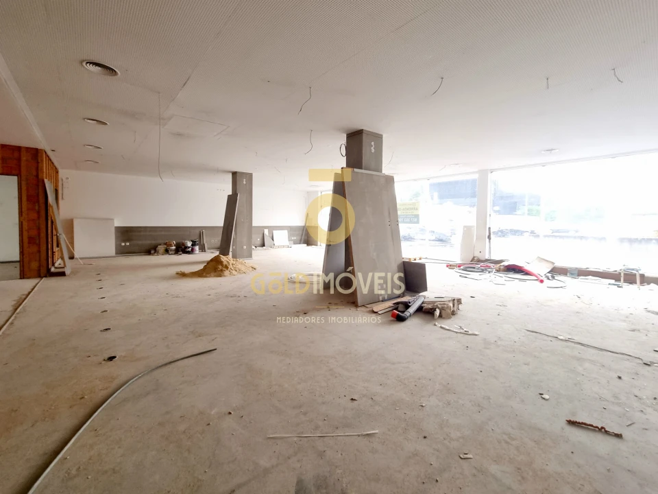 Loja para Venda em Santa Maria da Feira, Travanca, Sanfins e Espargo Foto 5