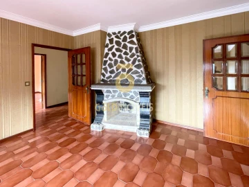Moradia T7 para Venda em Argoncilhe