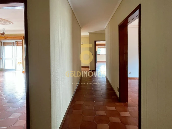 Moradia T7 para Venda em Argoncilhe Foto 15