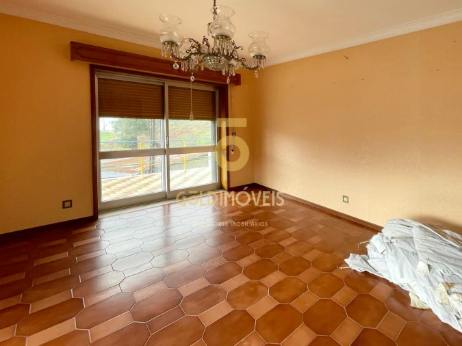 Moradia T7 para Venda em Argoncilhe Foto 10