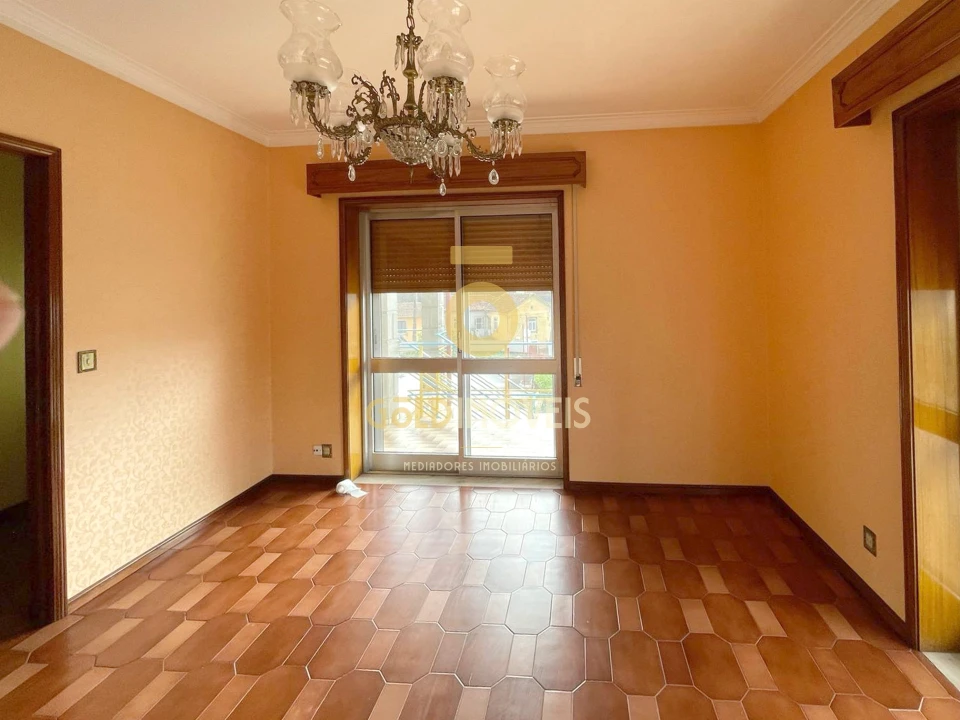 Moradia T7 para Venda em Argoncilhe Foto 9