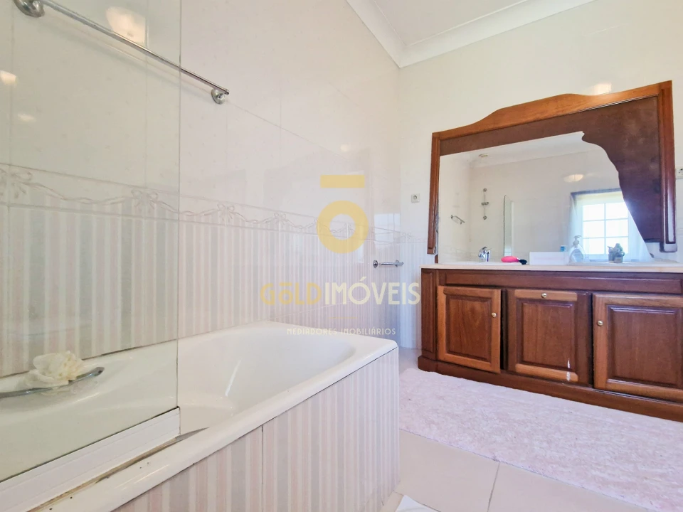 Moradia T6 para Venda em Abragão Foto 26