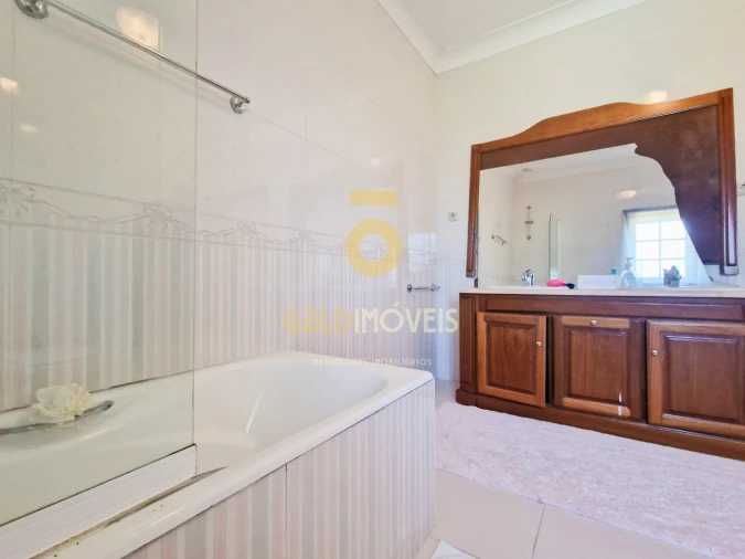 Moradia T6 para Venda em Abragão Foto 26