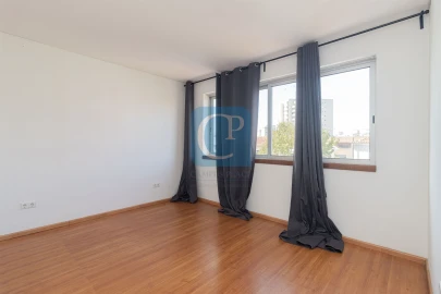 Apartamento T3 para Arrendamento em Lordelo do Ouro e Massarelos