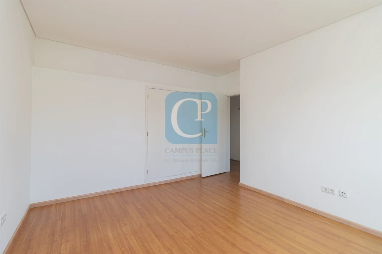 Apartamento T3 para Arrendamento em Lordelo do Ouro e Massarelos Foto 21