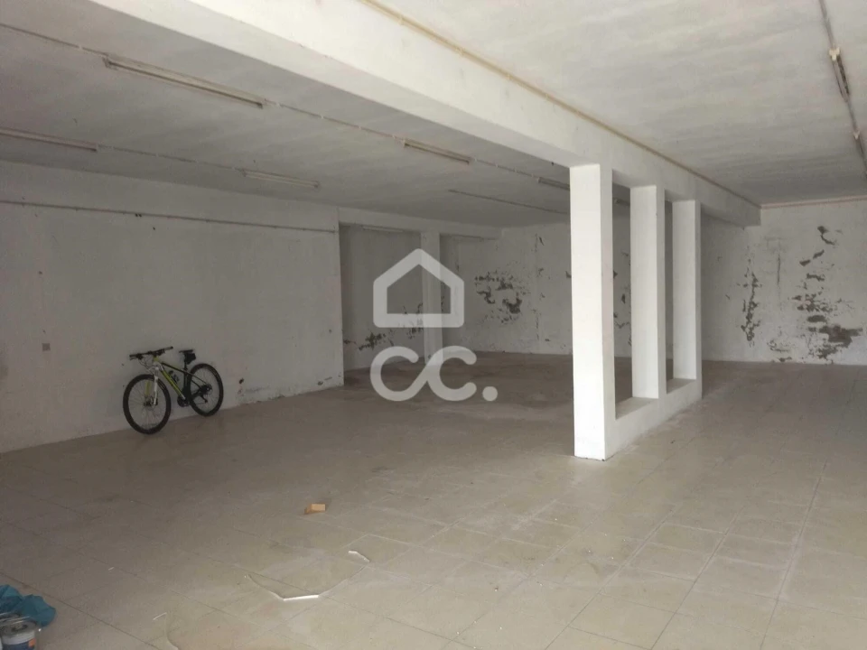 Armazém para Arrendamento em Oliveira, São Paio e São Sebastião Foto 2