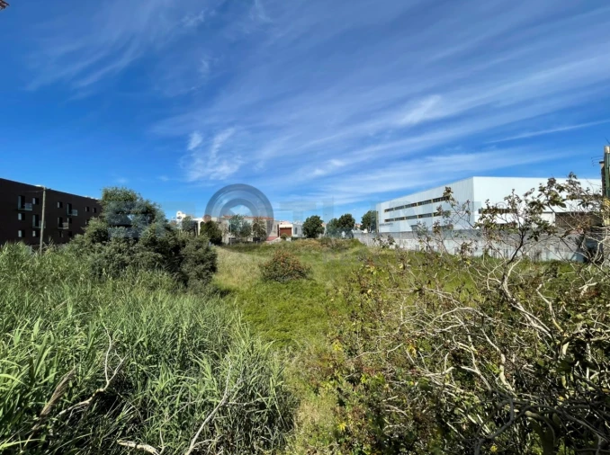 Terreno para Venda em Sacavém e Prior Velho Foto 1