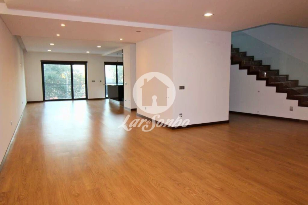 Moradia T4 para Venda em Abade de Neiva Foto 1