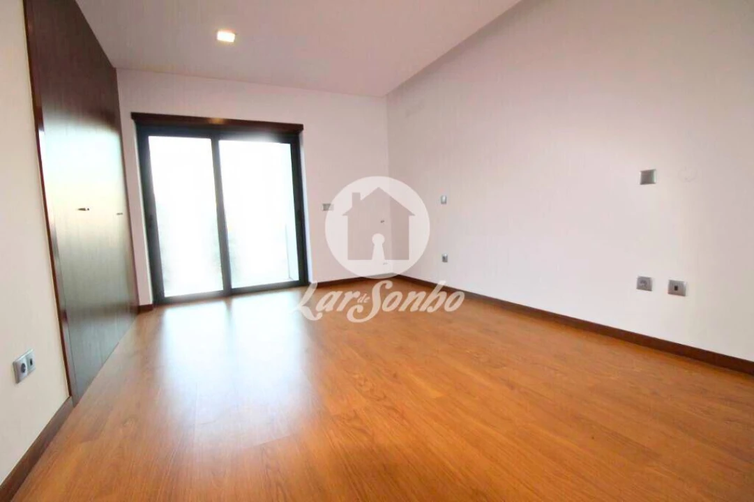 Moradia T4 para Venda em Abade de Neiva Foto 12