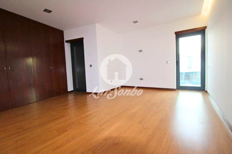 Moradia T4 para Venda em Abade de Neiva Foto 17