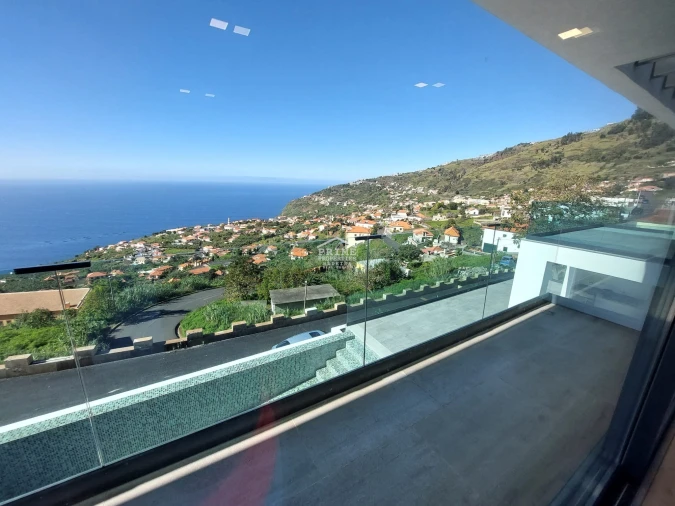Moradia T4 para Venda em Arco da Calheta Foto 3